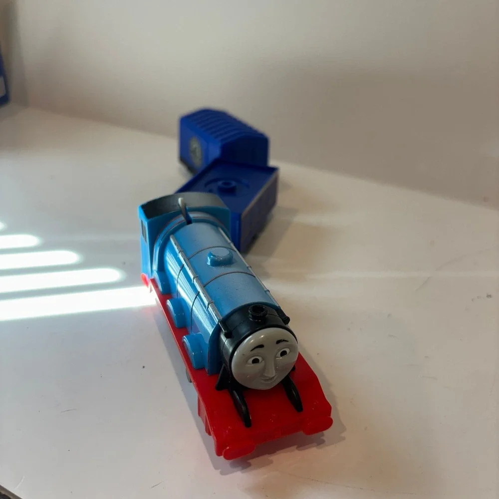 Thomas & Friends TrackMaster Gordon Motorized Engine Blue Cargo Cars Train Set